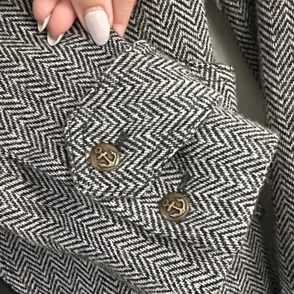 Smythe Herringbone Blazer with Elbow Patches. Size 6. 100% Wool. - Picture 4 of 8